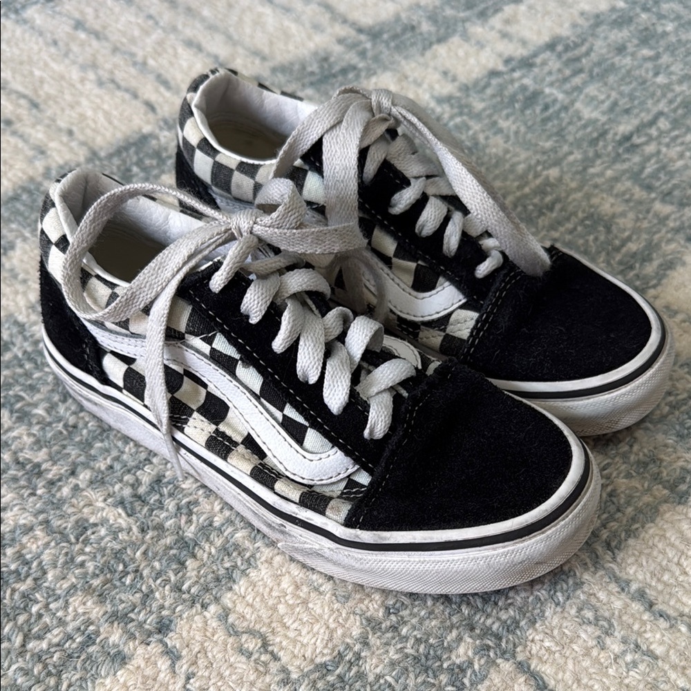 Vans Kids Checkerboard Old Skool Lace-Up Sneakers in Black/White